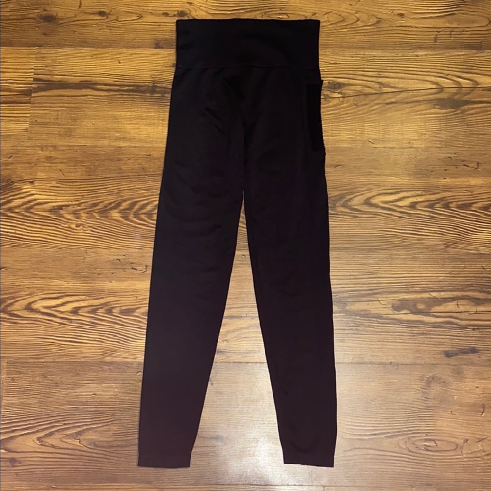 Pink VS leggings **has a pocket**